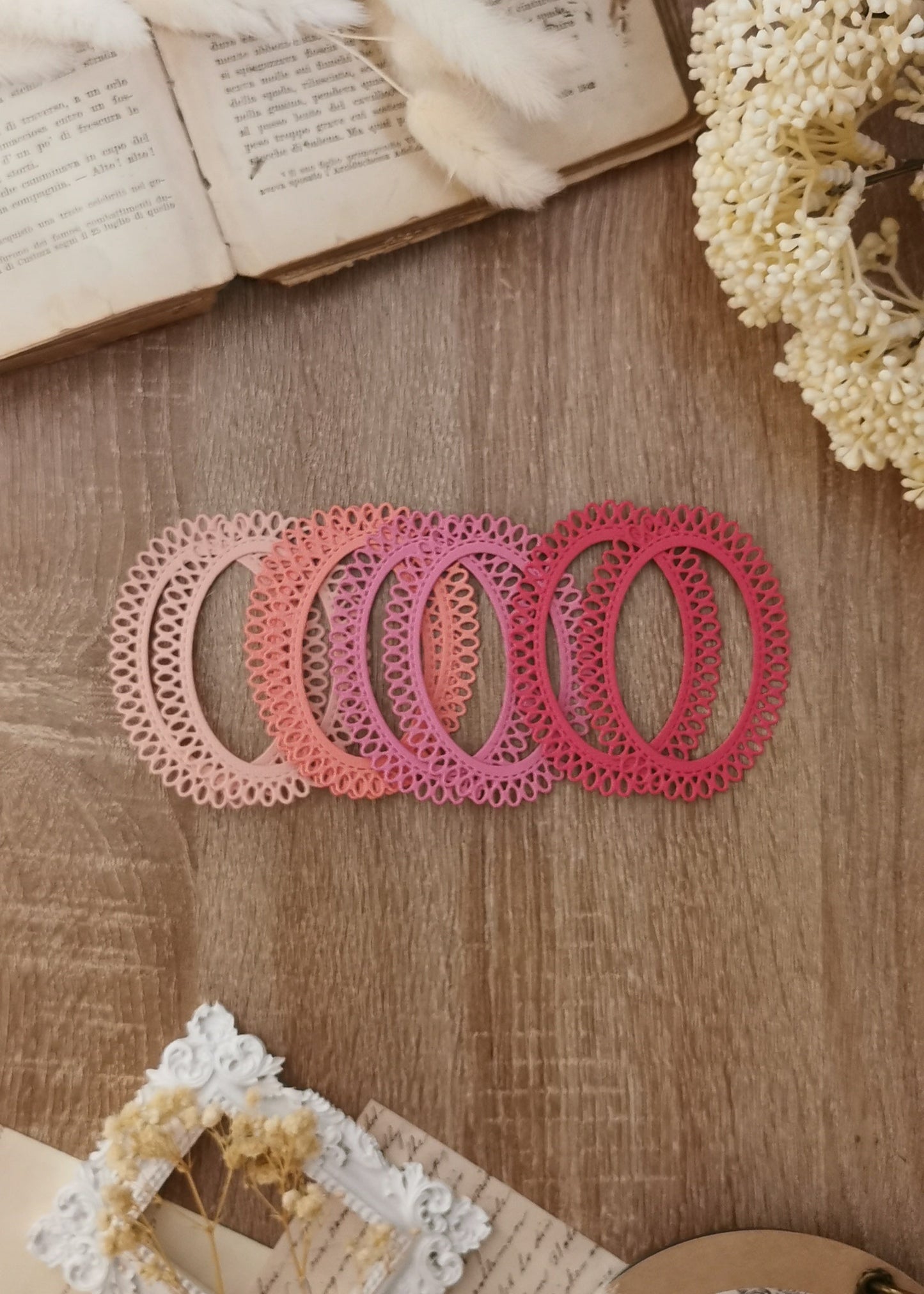 Oval Frame Die Cut