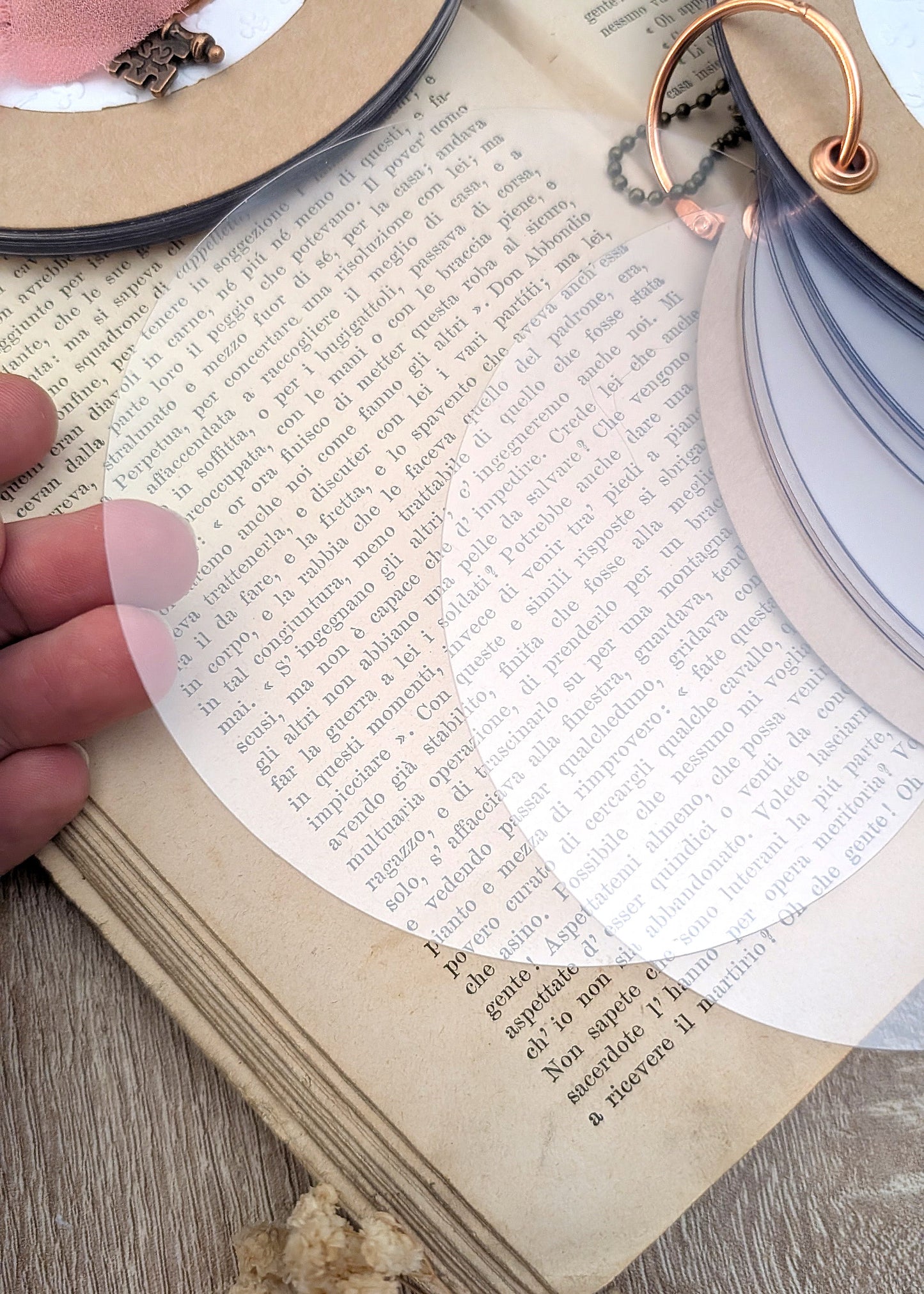 Round journal with transparent pages